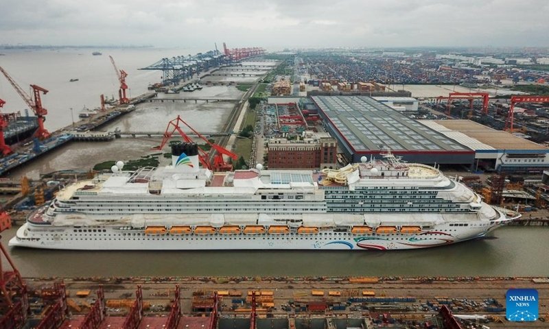 Khám phá "siêu tàu" du lịch tự sản xuất đầu tiên của Trung Quốc